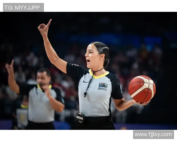 VAR引发激烈争议 球迷怒斥裁判判罚不公引发热议